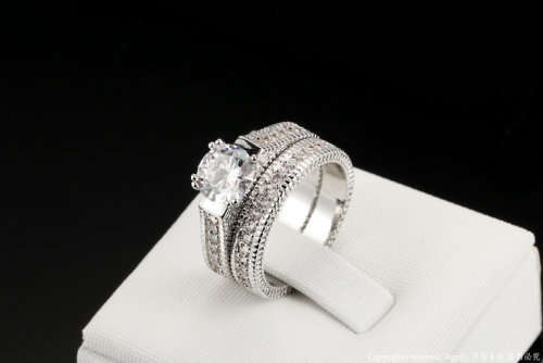 18KT PLATINUM  PLATED WEDDING RINGS SET WITH AAA+ CUBIC ZIRCONIA - size 8