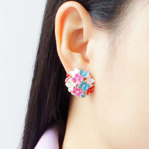 **BEAUTIFUL** GOLD PLATED SMALL FLOWER EARRINGS