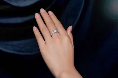 ***HIGH QUALITY***  SILVER PROPOSAL ENGAGEMENT RING WITH AAA+ CUBIC ZIRCONIA - size 10