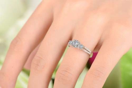 ***1 CARAT***  ZIRCONIA 925 STERLING SILVER  RING  - size 9