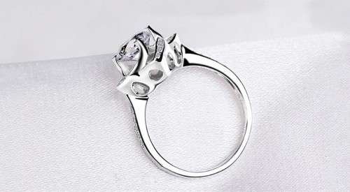 ***HIGH QUALITY*** 925 STERLING SILVER ENGAGEMENT RING WITH AAA+ ZIRCONIA -  SIZE 9