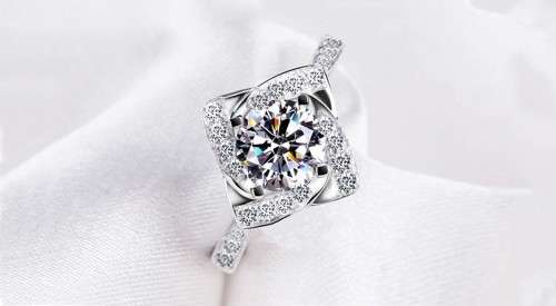 ***HIGH QUALITY*** 925 STERLING SILVER ENGAGEMENT RING WITH AAA+ ZIRCONIA -  SIZE 9