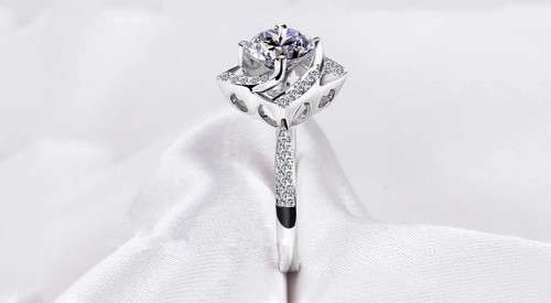 ***HIGH QUALITY*** 925 STERLING SILVER ENGAGEMENT RING WITH AAA+ ZIRCONIA -  SIZE 9