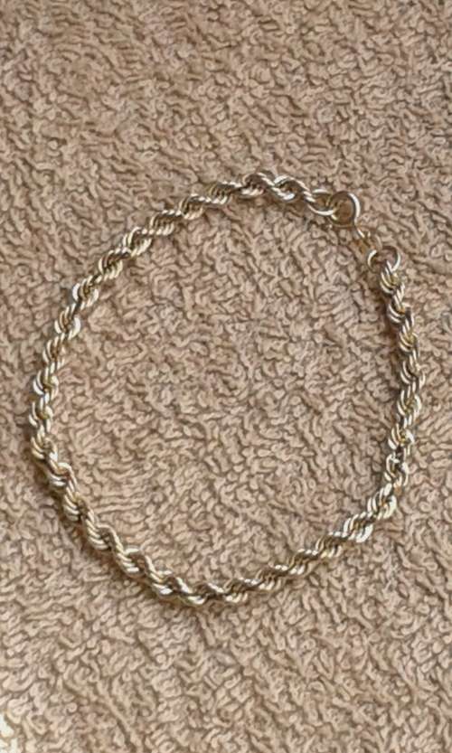 375 9ct YELLOW GOLD ROPE/TWIST BRACELET - VISIBLE HALLMARKS