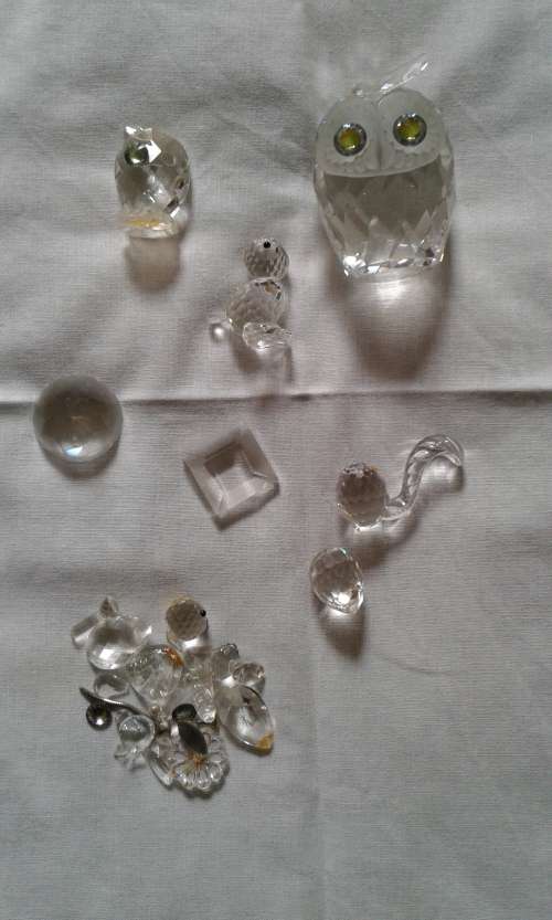 COLLECTABLE SWAROVSKI CRYSTAL FIGURINES(DAMAGED) - LARGE OWL/SMALL OWL/BIRD/SQUIRREL/ASSORTED PARTS