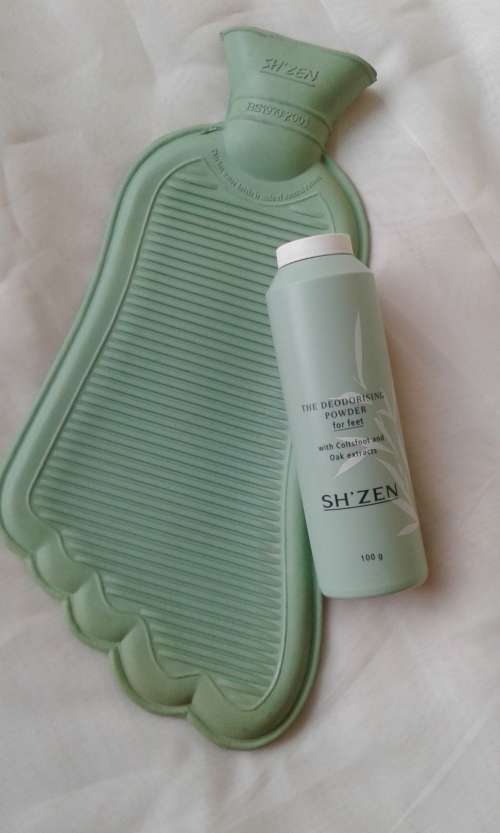 THERAPEUTIC SH`ZEN FOOT POWDER AND HOT WATER BOTTLE SET - NEW!!