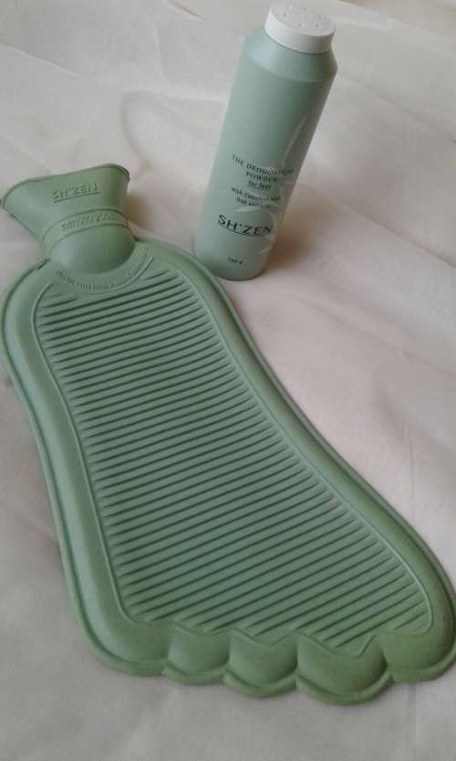 THERAPEUTIC SH`ZEN FOOT POWDER AND HOT WATER BOTTLE SET - NEW!!