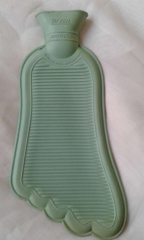 THERAPEUTIC SH`ZEN FOOT POWDER AND HOT WATER BOTTLE SET - NEW!!