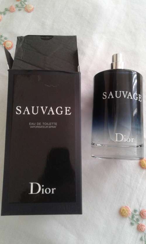 Dior Savauge EDT 100ml - Damaged box and no cap - New!! (*Paralled Import)