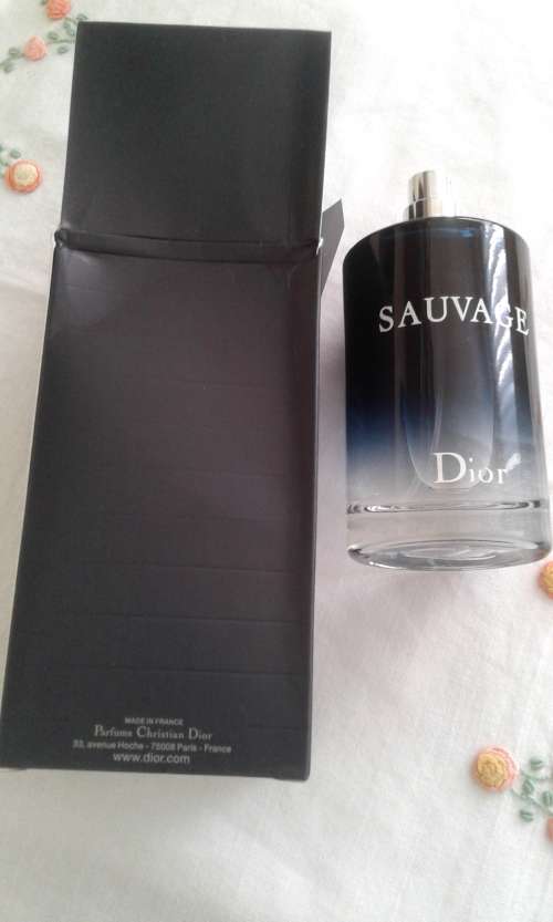 Dior Savauge EDT 100ml - Damaged box and no cap - New!! (*Paralled Import)