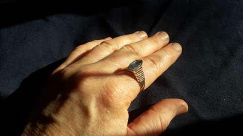 9CT AQUAMARINE VINTAGE-- RETRO RING '''FREE COURIER'''