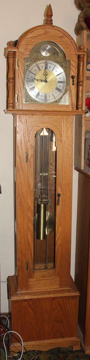 Stunning 2 metre solid Rhodesian Oak Grandfather clock 5 day movement(chimes need servicing)