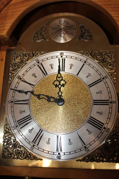 Stunning 2 metre solid Rhodesian Oak Grandfather clock 5 day movement(chimes need servicing)