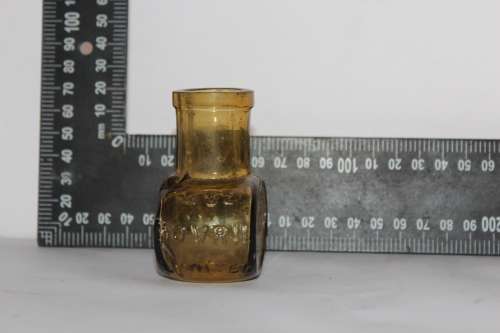 ORIGINAL VICTORIAN AMBERGLASS 2oz BOVRIL BOTTLE (SMALL CRACK)