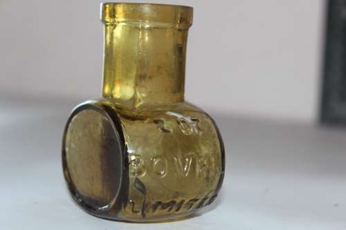 ORIGINAL VICTORIAN AMBERGLASS 2oz BOVRIL BOTTLE (SMALL CRACK)