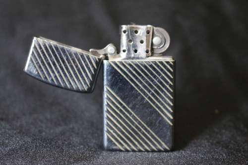 ORIGINAL 1998 RETRO ZIPPO LIGHTER MADE IN BRADFORD PENITENTIARY