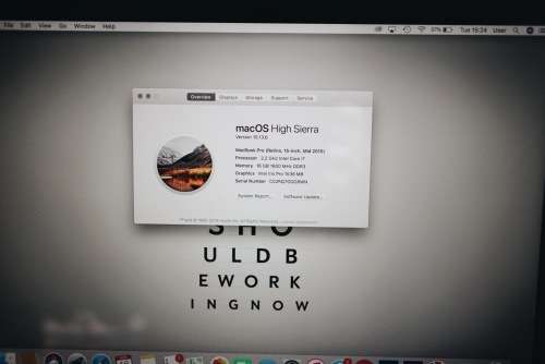 Mid 2015 Apple MacBook Pro 15 Inch i7 2.2GHz / 16GB / 256GB SSD