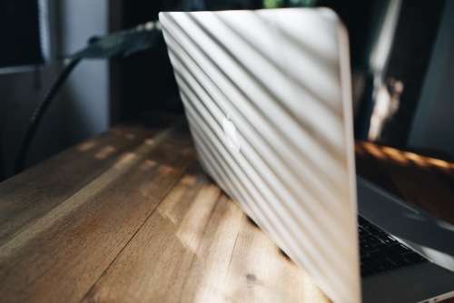 Mid 2015 Apple MacBook Pro 15 Inch i7 2.2GHz / 16GB / 256GB SSD