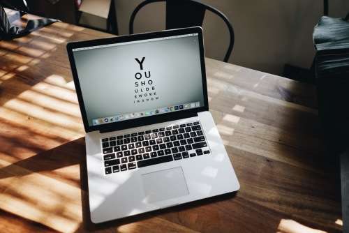 Mid 2015 Apple MacBook Pro 15 Inch i7 2.2GHz / 16GB / 256GB SSD