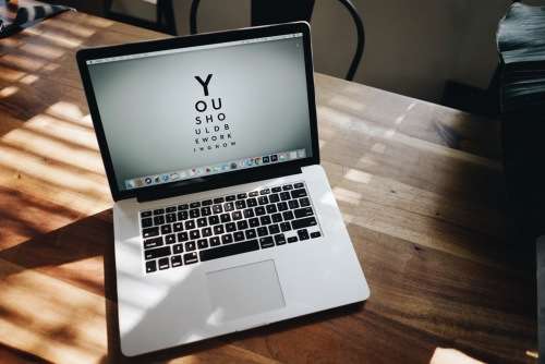 Mid 2015 Apple MacBook Pro 15 Inch i7 2.2GHz / 16GB / 256GB SSD