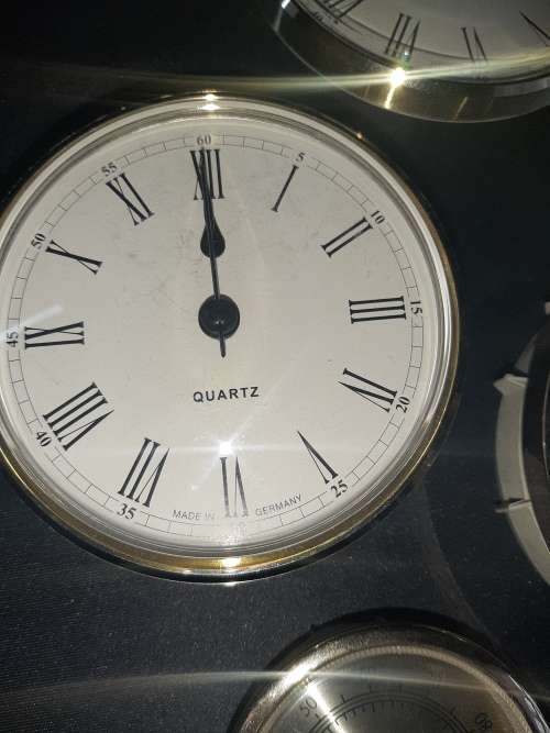 5 Insert Clocks!   Different sizes.