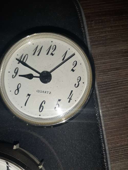 5 Insert Clocks!   Different sizes.