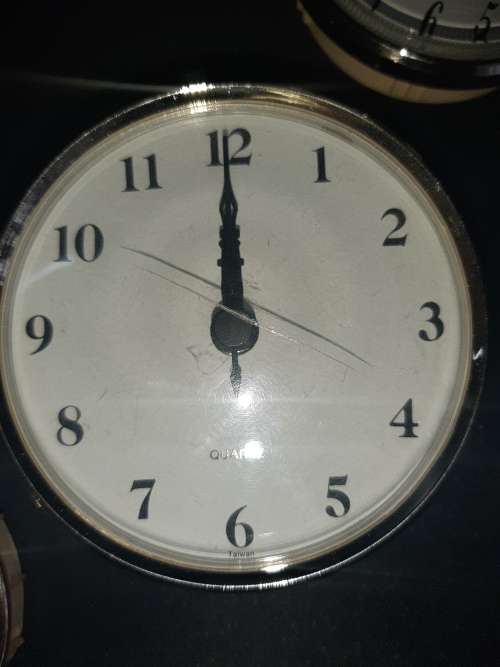 5 Insert Clocks!   Different sizes.