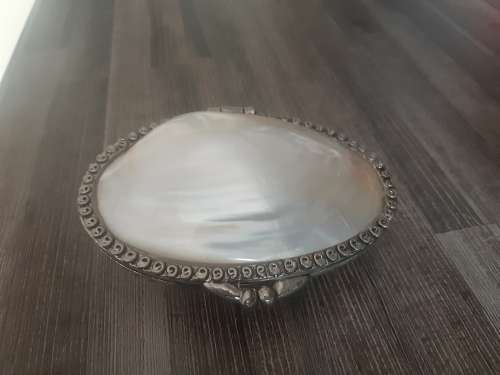 Stunning shell holder!!!   A unique holder!!!