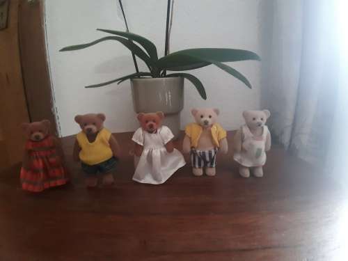 Very adorable 5 piece family bears!!!!