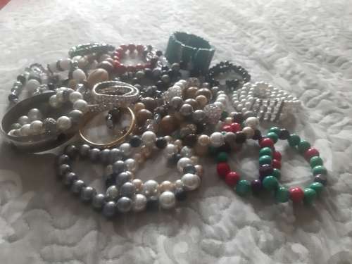 30 pieces of bracelets!  Very nice!!!