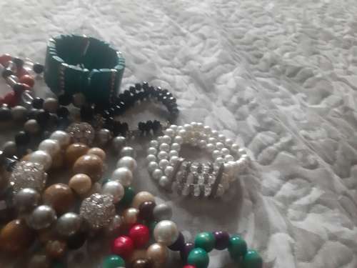 30 pieces of bracelets!  Very nice!!!