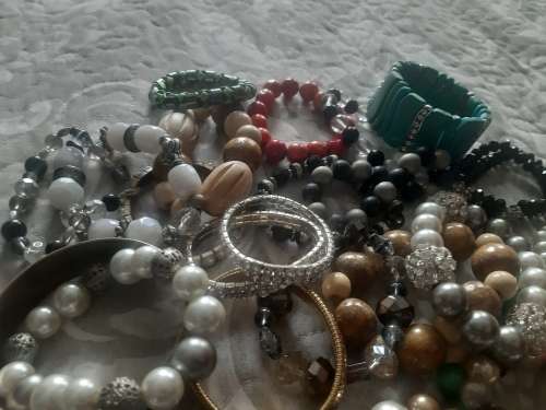 30 pieces of bracelets!  Very nice!!!