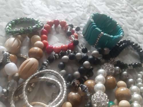 30 pieces of bracelets!  Very nice!!!