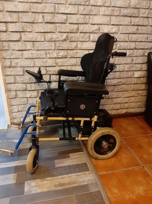 JAY 3 Electric Wheelchair with two batteries!