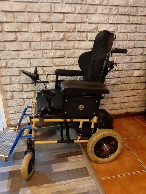 JAY 3 Electric Wheelchair with two batteries!
