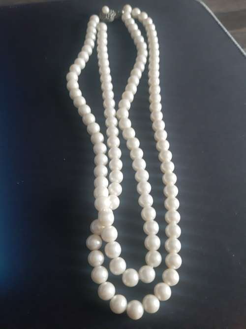 2 string vintage pearls with beautiful clasp!!