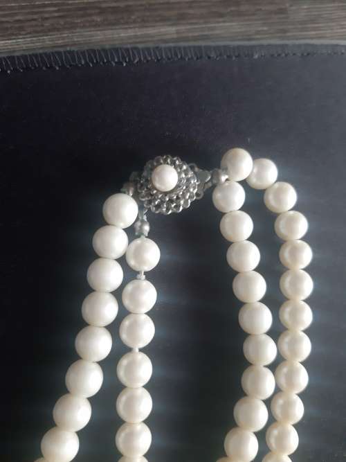 2 string vintage pearls with beautiful clasp!!
