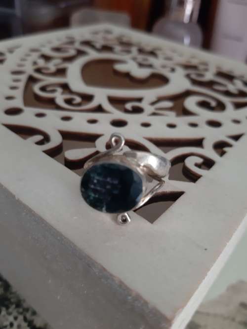 WOW!  Sterling Silver Ring with unique stone!  Eyecatcher!!