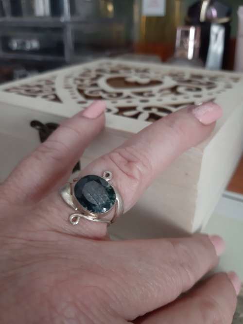 WOW!  Sterling Silver Ring with unique stone!  Eyecatcher!!