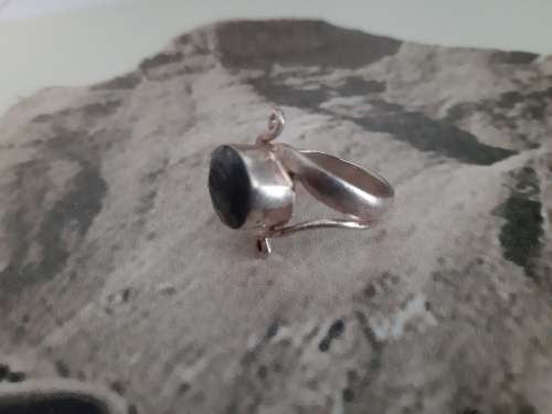 WOW!  Sterling Silver Ring with unique stone!  Eyecatcher!!