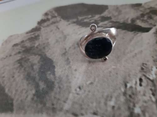 WOW!  Sterling Silver Ring with unique stone!  Eyecatcher!!