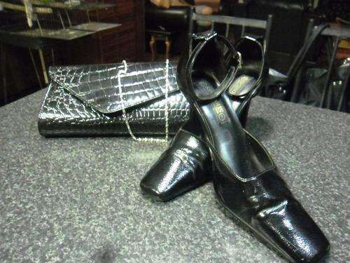 Very nice Shoes and Handbag with Chain!