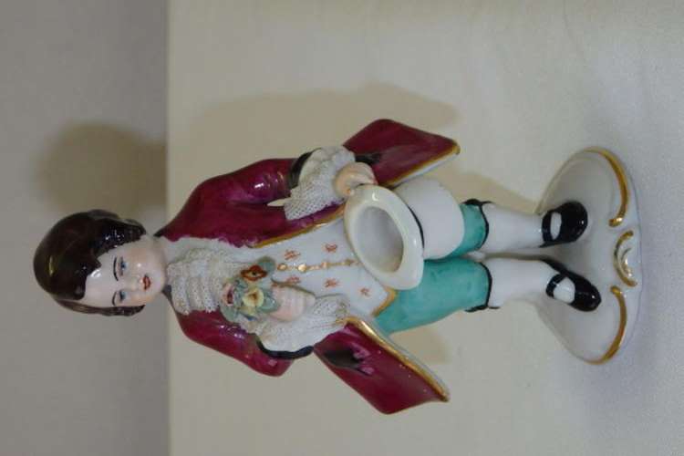 A STUNNING VINTAGE WESTERN GERMANY MADE HALLMARKED DREDENER ART PORCELAIN FIGURINE