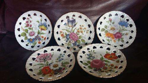 5 Beautiful Plates (Collectors Items!)