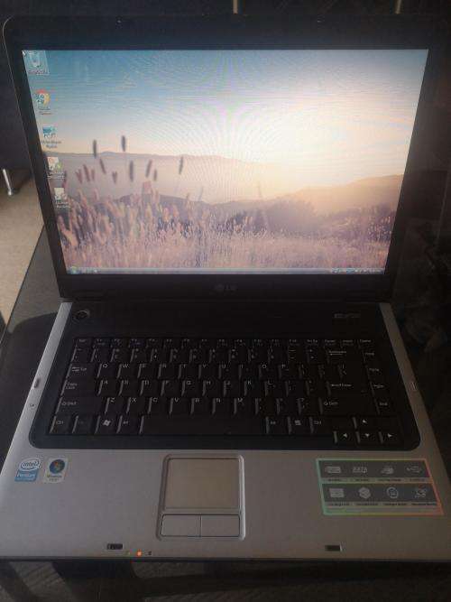 LG Laptop computer with varry bag.