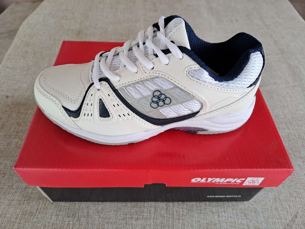 Olympic Rally Kids Trainer shoe size 2 (cream/white/blue)