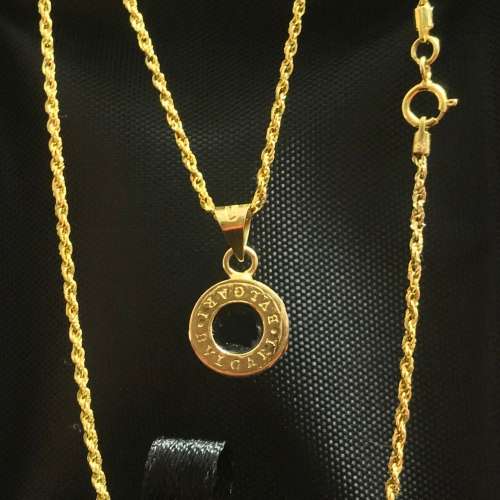 18 Carat Yellow Gold Necklace and Pendant
