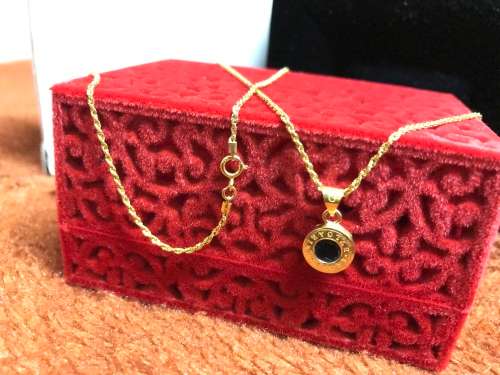 18 Carat Yellow Gold Necklace and Pendant