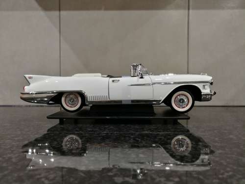 1:18 1958 Cadillac Eldorado Biarritz - White