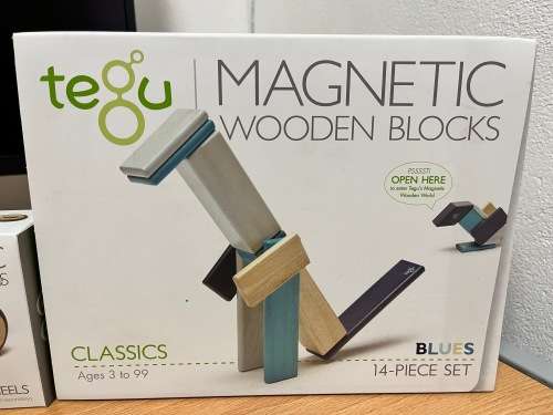 Tegu 14 Piece magnetic wooden blocks + 4 Piece magnetic wooden wheels